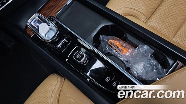 Volvo S60 2023 — Photo 16/36