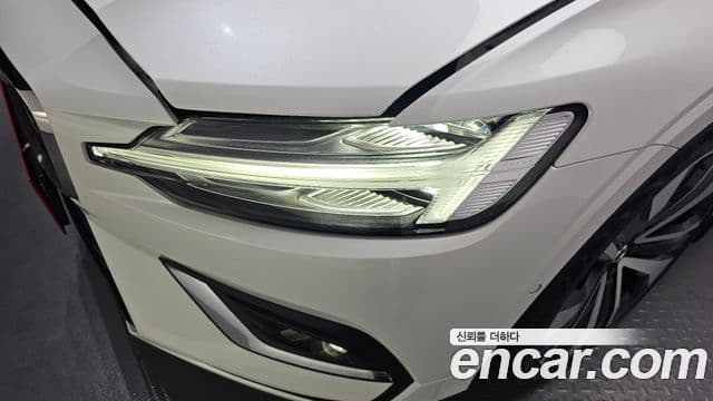 Volvo S60 2023 — Photo 15/36