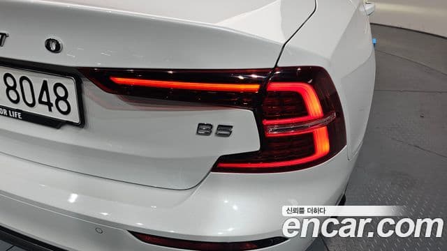 Volvo S60 2023 — Photo 22/36
