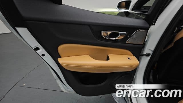 Volvo S60 2023 — Photo 2/36
