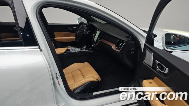 Volvo S60 2023 — Photo 26/36