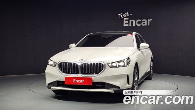 BMW 5 Series 2023 — Şəkil 3/20