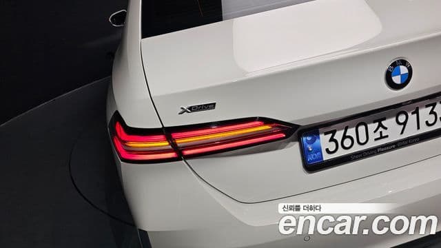 BMW 5 Series 2023 — Şəkil 16/30