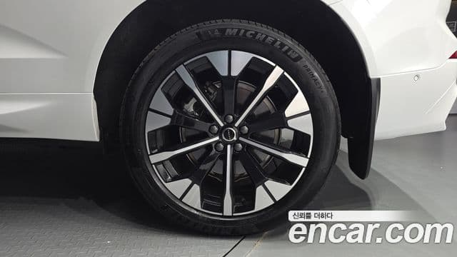 Volvo XC60 2025 — Photo 34/38