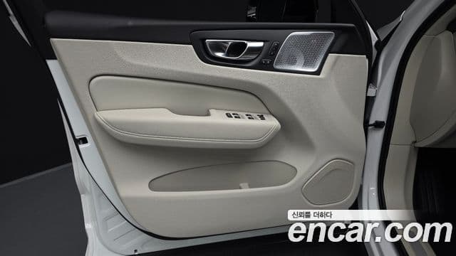 Volvo XC60 2025 — Photo 29/38