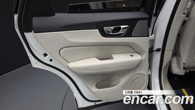 Volvo XC60 2025 — Photo 23/38