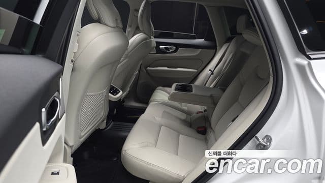 Volvo XC60 2025 — Photo 10/38