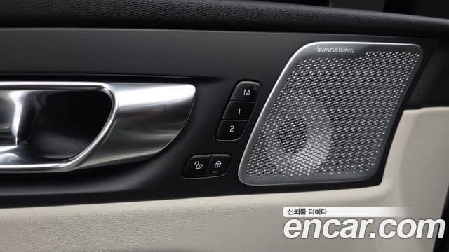 Volvo XC60 2025 — Photo 30/38