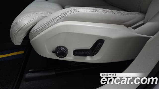 Volvo XC60 2025 — Photo 12/38