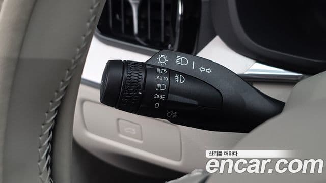 Volvo XC60 2025 — Photo 28/38
