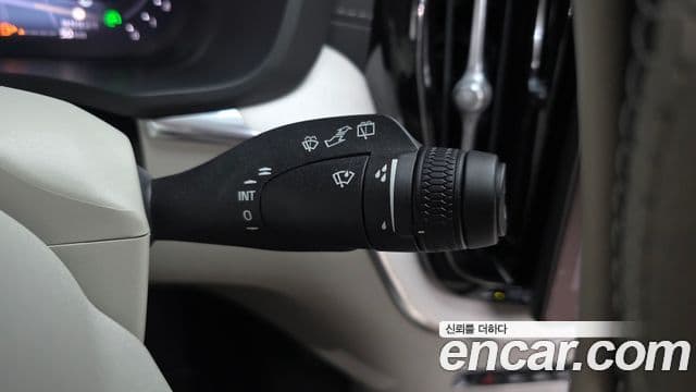 Volvo XC60 2025 — Photo 24/38