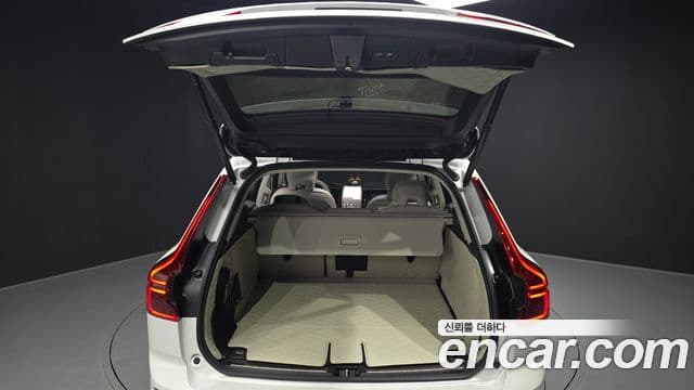 Volvo XC60 2025 — Photo 20/38
