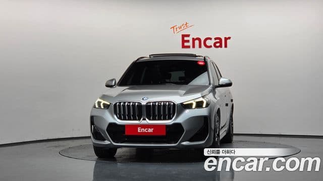BMW iX1 2023 — ფოტო 15/37