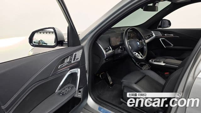 BMW iX1 2023 — ფოტო 22/37
