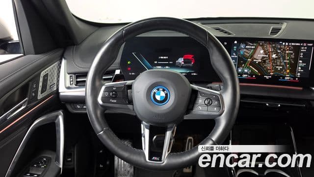 BMW iX1 2023 — ფოტო 32/37