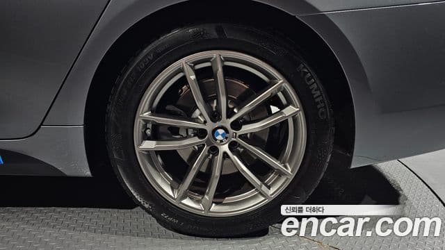 BMW 5 Series 2019 — ფოტო 4/20
