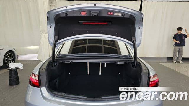 Mercedes-Benz E-Class 2023 — ფოტო 15/34