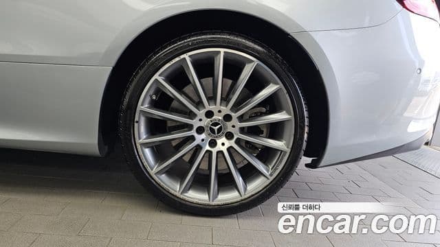 Mercedes-Benz E-Class 2023 — ფოტო 29/34