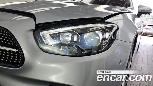 Mercedes-Benz E-Class 2023 — ფოტო 30/34