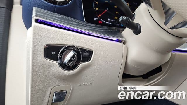 Mercedes-Benz E-Class 2023 — ფოტო 33/34