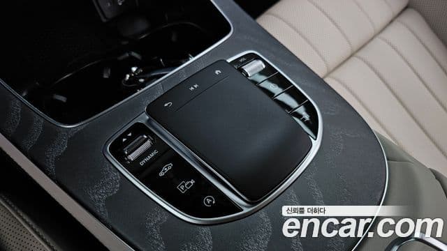 Mercedes-Benz E-Class 2023 — ფოტო 32/34