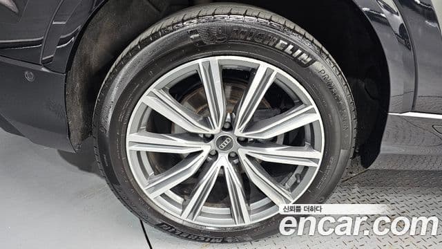 Audi Q8 2021 — Photo 8/20