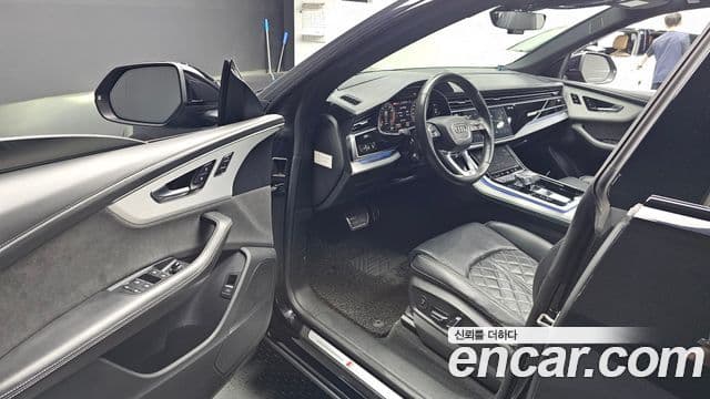 Audi Q8 2021 — Photo 9/20