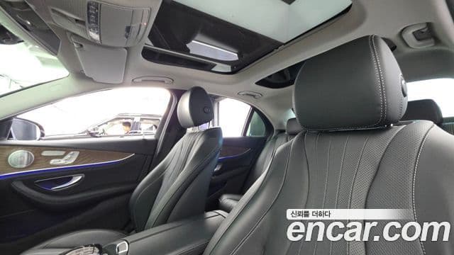 Mercedes-Benz E-Class 2019 — Şəkil 18/20