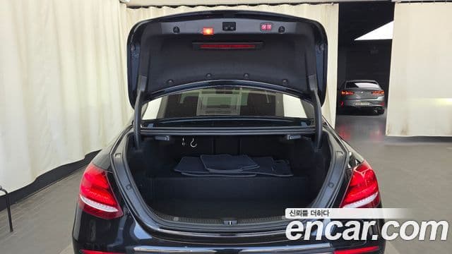 Mercedes-Benz E-Class 2019 — Şəkil 20/20