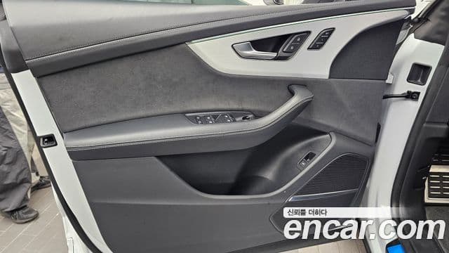 Audi Q8 2023 — Photo 3/35