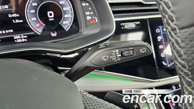 Audi Q8 2023 — Photo 5/35