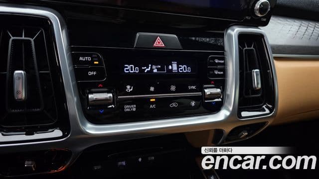Kia Sorento 2022 — ფოტო 18/20