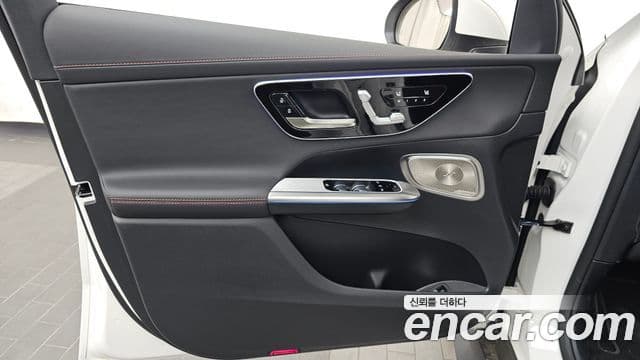Mercedes-Benz GLC-Class 2025 — Photo 27/35