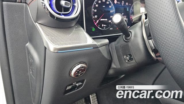 Mercedes-Benz GLC-Class 2025 — Photo 22/35