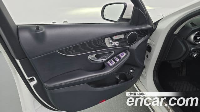 Mercedes-Benz C-Class 2019 — Photo 19/30