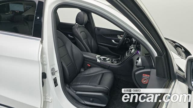 Mercedes-Benz C-Class 2019 — Photo 1/30