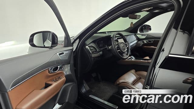 Volvo XC90 2022 — Şəkil 10/20
