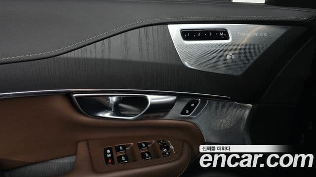 Volvo XC90 2022 — Photo 5/37