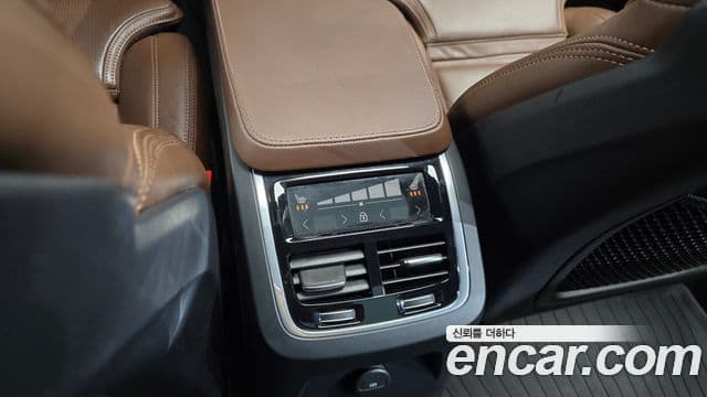 Volvo XC90 2022 — Photo 17/37