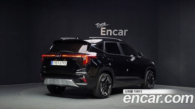 Kia Seltos 2022 — ფოტო 2/20