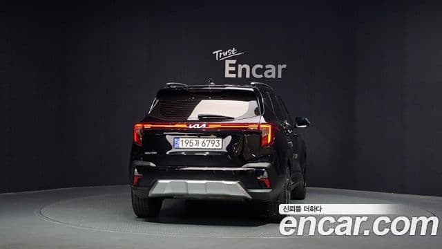 Kia Seltos 2022 — ფოტო 4/20