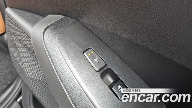 Kia Seltos 2022 — ფოტო 19/20