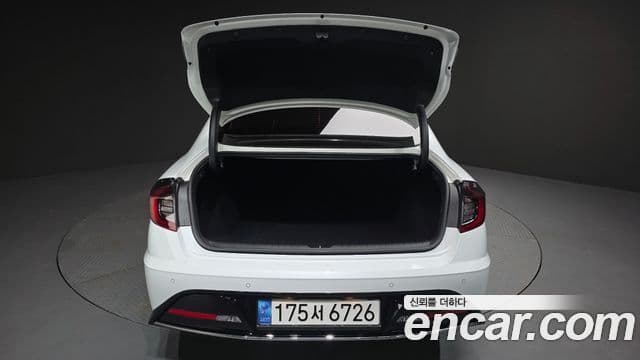 Hyundai Sonata 2022 — ფოტო 19/20