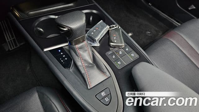 Lexus UX250h 2023 — Şəkil 9/20