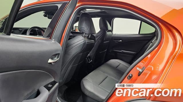 Lexus UX250h 2023 — Şəkil 11/20