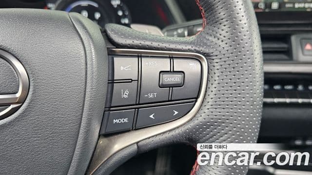 Lexus UX250h 2023 — Şəkil 15/20
