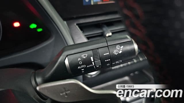 Lexus UX250h 2023 — Şəkil 18/20