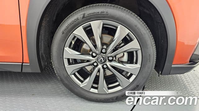 Lexus UX250h 2023 — Photo 25/30