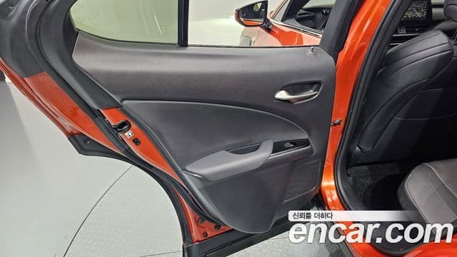 Lexus UX250h 2023 — Photo 7/30