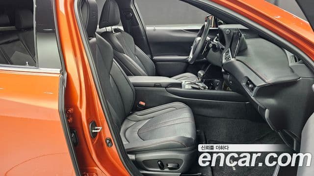 Lexus UX250h 2023 — Photo 21/30